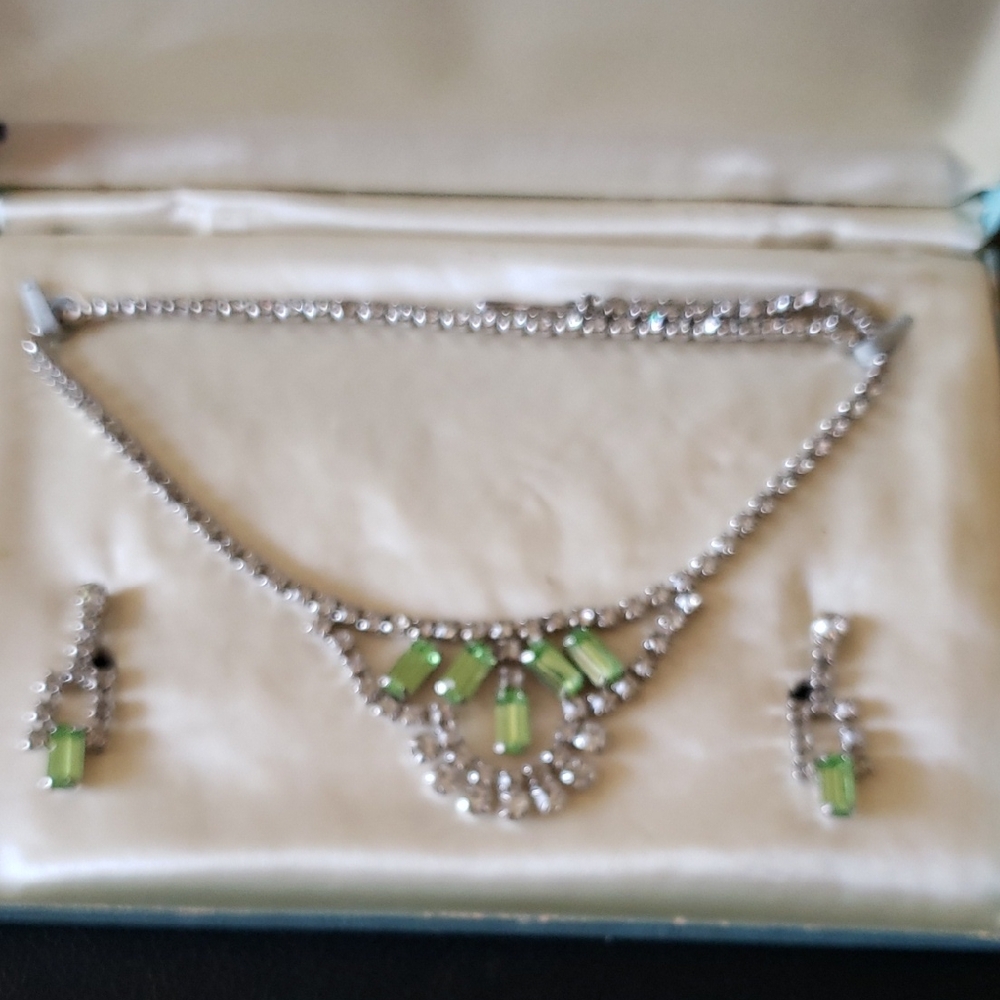 Elegant Silver and Green Jewelry Set